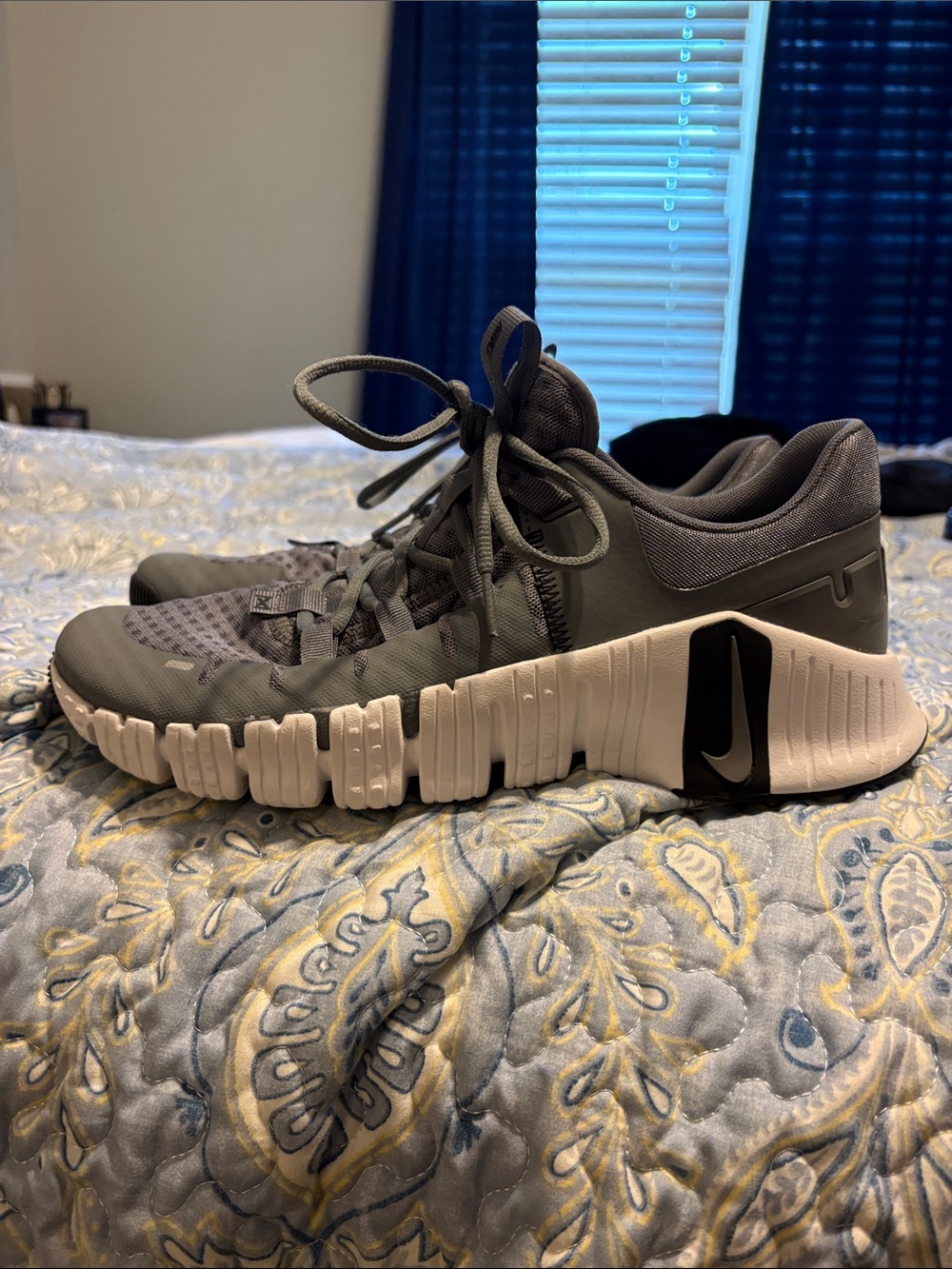 Nike Men’s Gray Training Shoes with White Sole